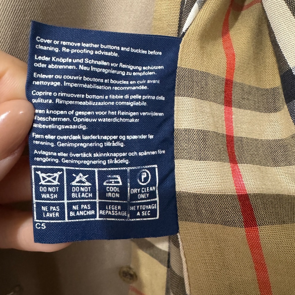 Burberry Vintage Trench - Picture 13 of 16